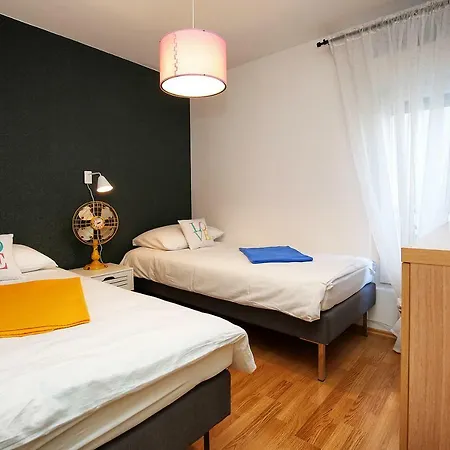 Romantic Pop * Пула