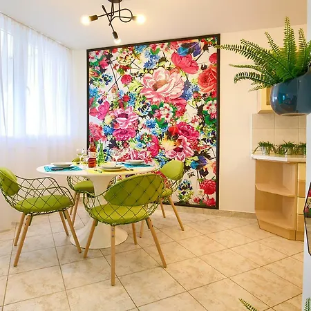 Romantic Pop Apartment