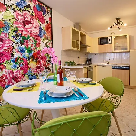 Romantic Pop Apartment
