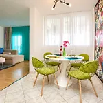 Apartment Romantic Pop Pula